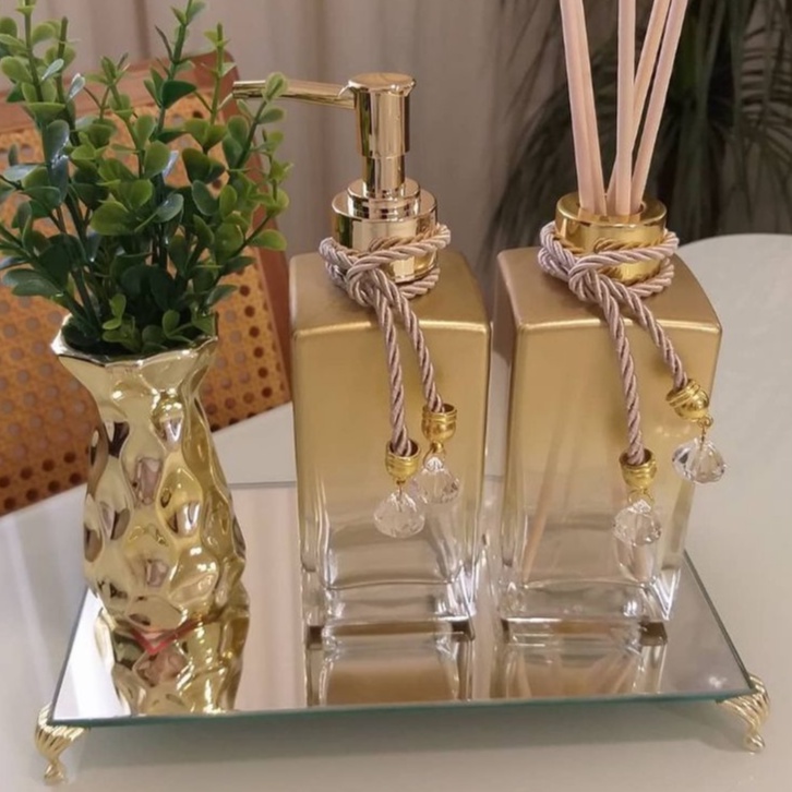 Kit Dourado Lavabo e Decoração Casa Puro Aromatizador x Porta Sabonete Líquido Vaso Pingente - Bandeja