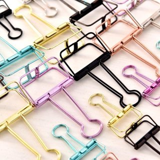 8 Cores Opcional De Armazenamento De metal Oco Longo Cauda Clipe binder Cor S / M / L bill Clipe dovetail Clipe Bonito Livro Clipe em Oferta na Shopee