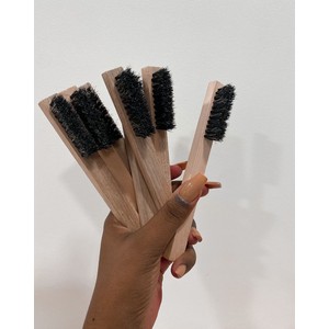 Pente Escovinha para Baby Hair – Ideal para Penteados, Cabo de Madeira, Preciso e Confortável em Oferta na Shopee