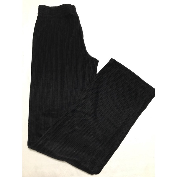 Calça Gorgurinho Adulto Feminino Modelagem básica e sem bolsos Elástico na cintura, barras reta e sem punho Tecido com toque macio, agradável ao toque, confortável Marca Rodher Fashion Tamanho M Cor preto Composição 97% Poliamida e 3% Elastano