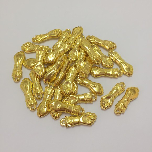 Pingente Figa Dourada ou Prata 2,7cm 20 unidades em Oferta na Shopee