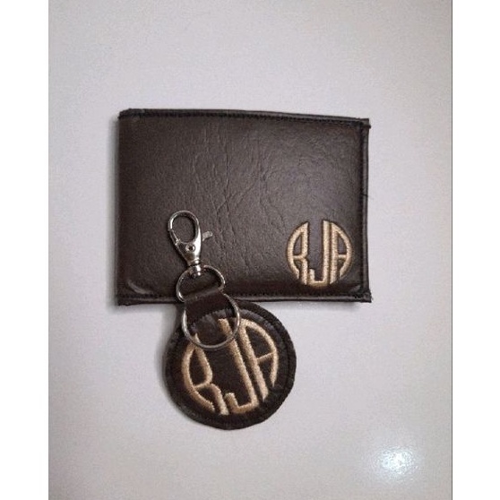 kit presente  / Carteira ou Porta Cartão + Chaveiro personalizado bordado / COM BLOQUEADOR DE APROXIMAÇÃO NFC / EVITE SER ROUBADO