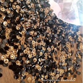 margarida no atacado aprox 10.000 peças- margarida 2.8mm varias cores a escolha pedrarias para adesivos e joias de unhas