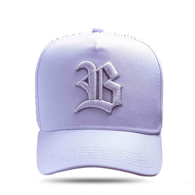 Boné Trucker Laser Branco redinha perfurada a laser aba curva e fecho SNAPBACK por pinos de pressão BLCK Brasil