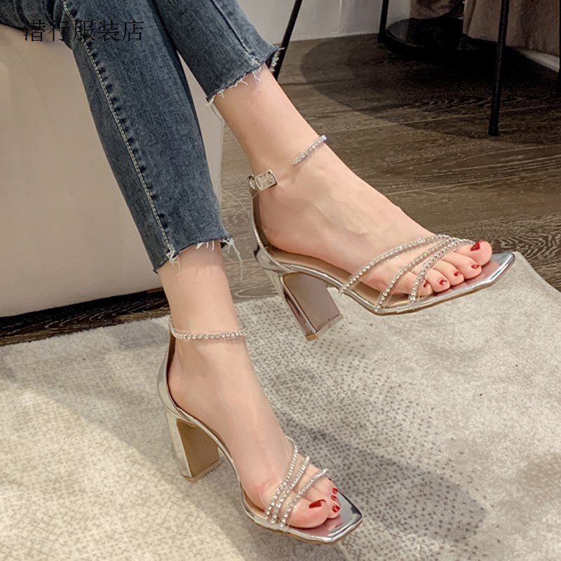 sandália vizzano verniz