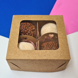 Kit 10+ Caixas KRAFT 4 doces com visor 7,5x7,5x3 cm. Embalagem para doces, presente e artesanato. em Oferta na Shopee