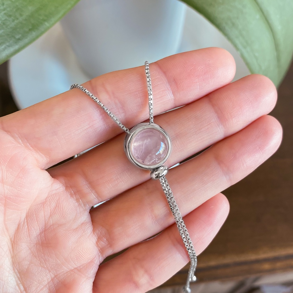 Colar Feminino Modelo Gravata Regulável de Pedra Natural em Banho de Ródio Claro - Colar Corrente Feminina Cordão Amuleto Pingente Medalha Gargantilha Quartzo Rosa Ágata Vermelha