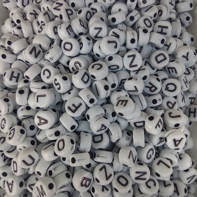Miçanga Redonda Alfabeto - 7*4mm - Aprox. 200 e 500 peças em Oferta na Shopee