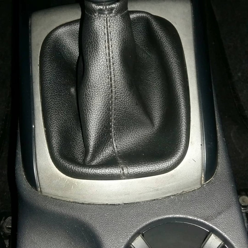 Coifa De Câmbio Hyundai I30 2011 ( S/ Moldura ) em Oferta na Shopee