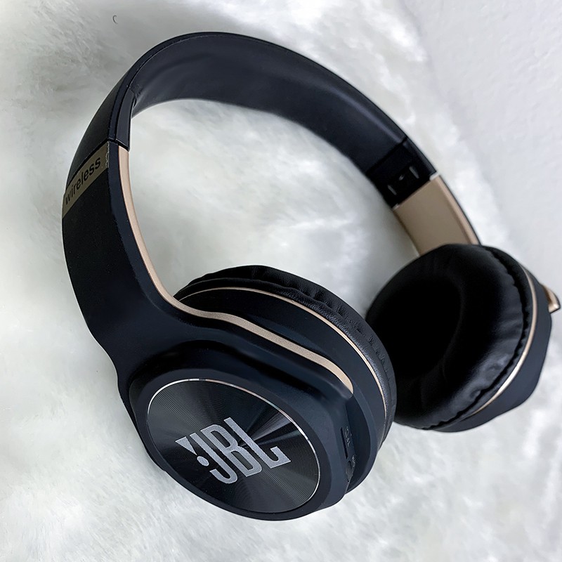 O fone de ouvido bluetooth preto Jbl 953bt é adequado para ouvir música, assistir filmes e jogar jogos