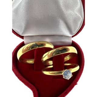Par de Aliança Anatômica Dourada Clássica Fina 4mm de Noivado/Casamento Acompanha Caixinha de Veludo e Anel Solitário em Oferta na Shopee