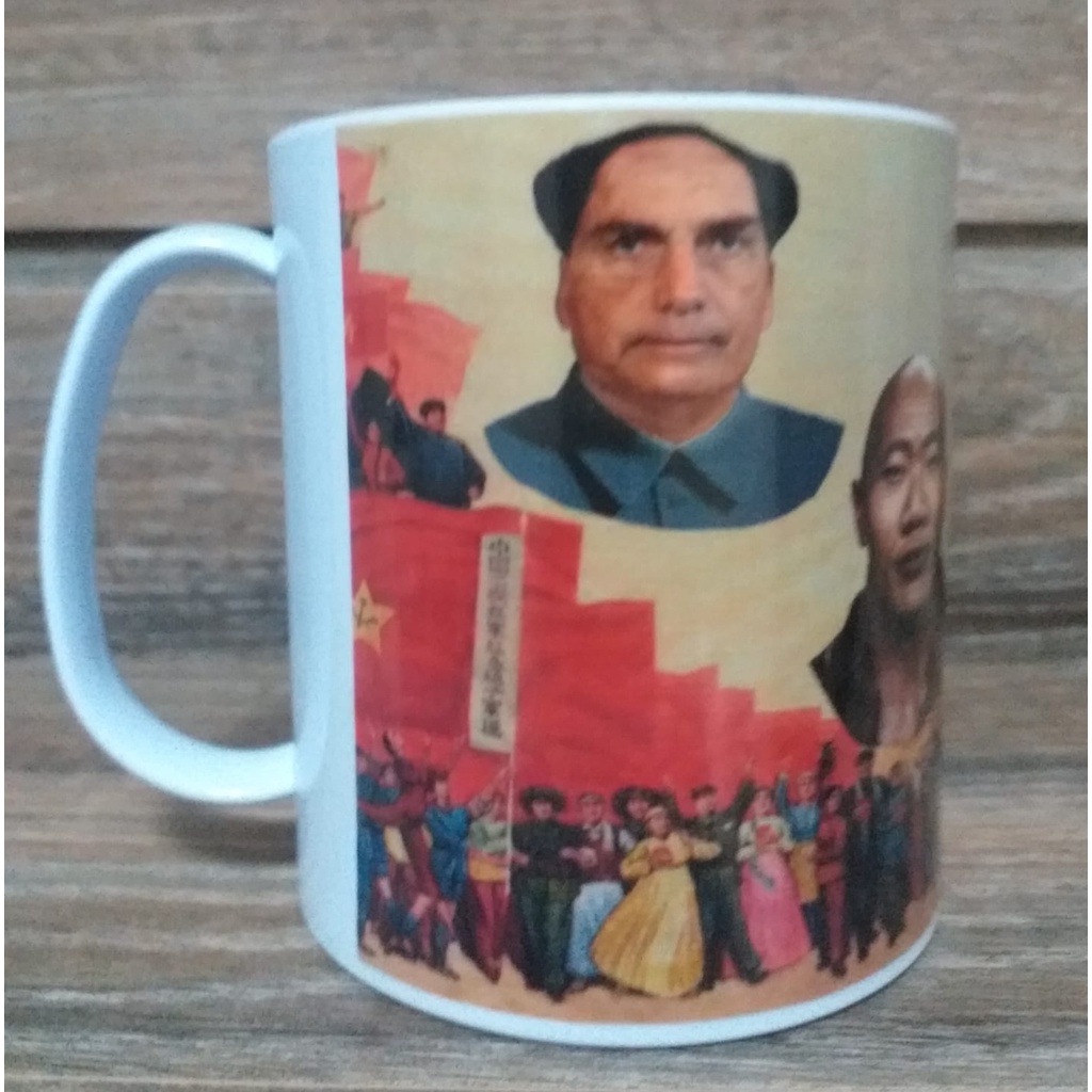 Caneca Os C0munistas com: Bolsotsé, John China, Super Idol, The Wok e Mao Tsé-Tung