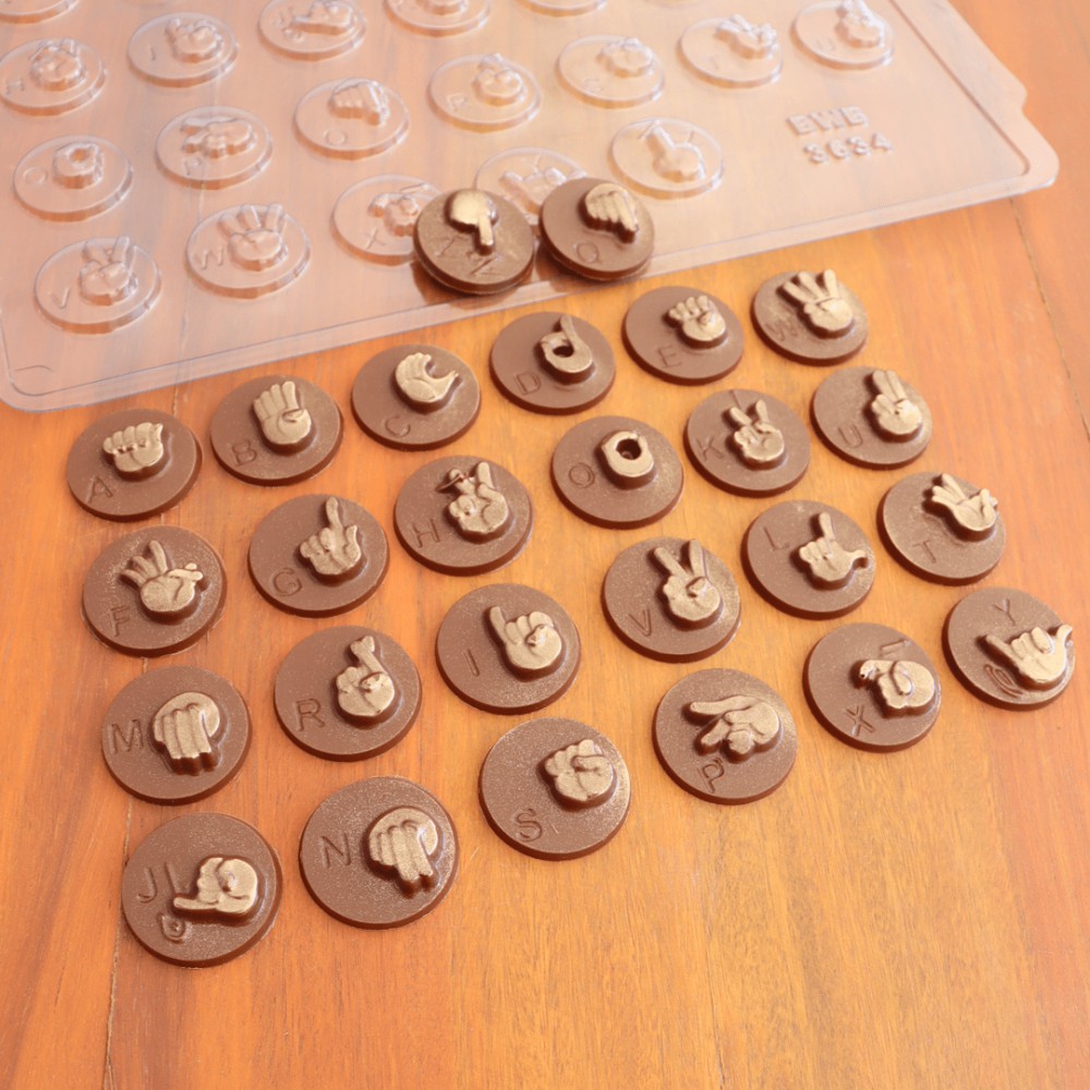 Forma BWB Simples Semiprofissional, Alto Rendimento Doces Finos Chocolates Cód. 363 -Libras Alfabeto - Home & Living