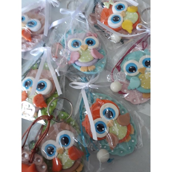 kit com 10 Unidades de Chaveiro Coruja/ Corujinha Colorida em Biscuit