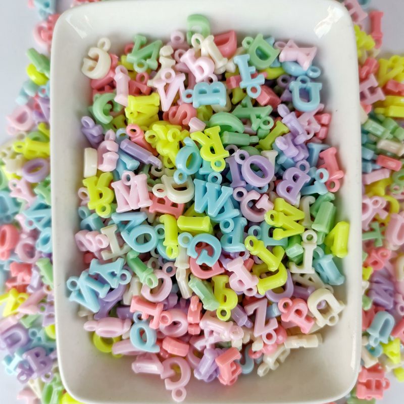 Miçanga Pingente Letras 14x9mm - Aprox 200 e 500 peças em Oferta na Shopee