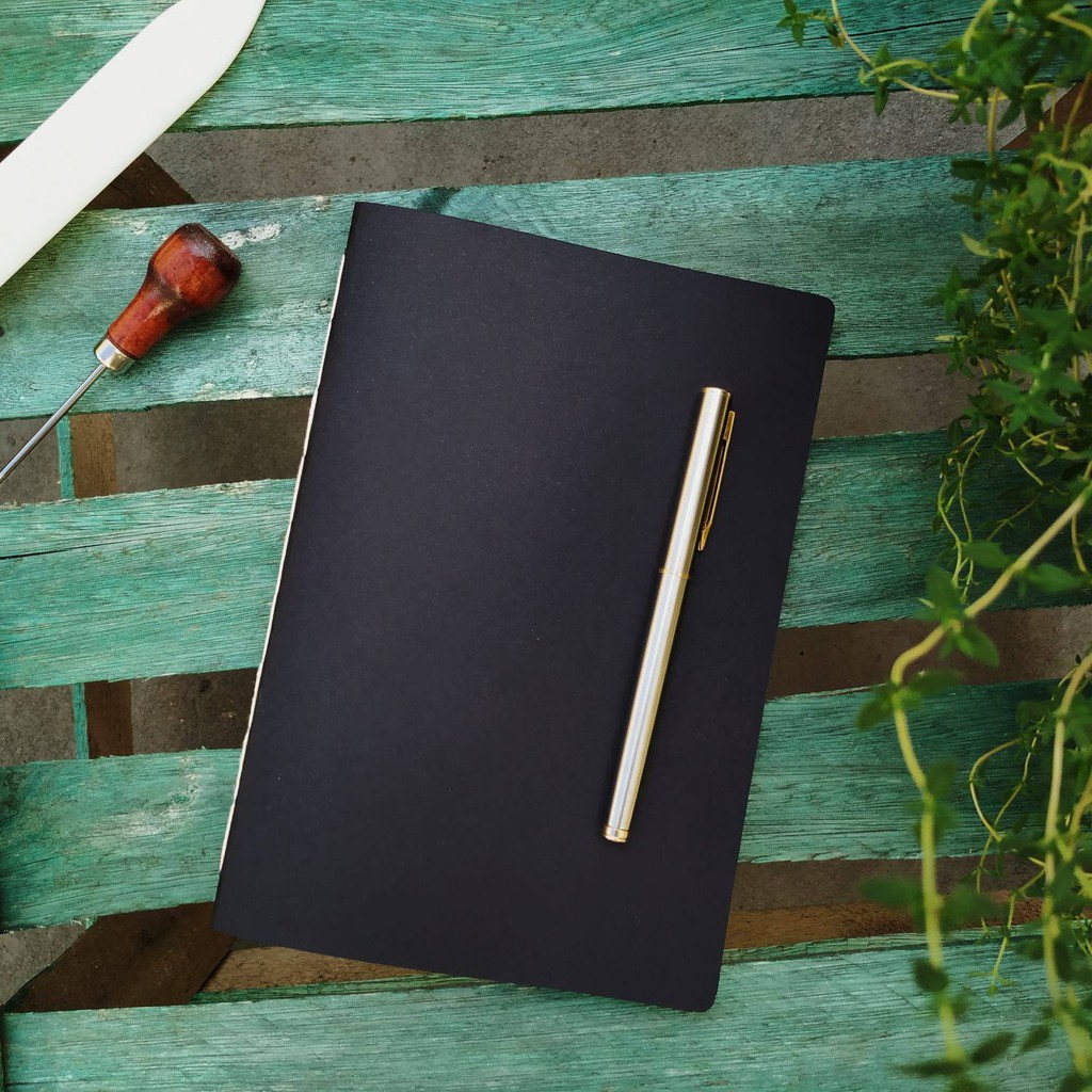 CADERNO / SKETCHBOOK Preto A5 para escrita, bullet journal, desenho, diário, planner, pontilhado, pautado e liso. em Oferta na Shopee