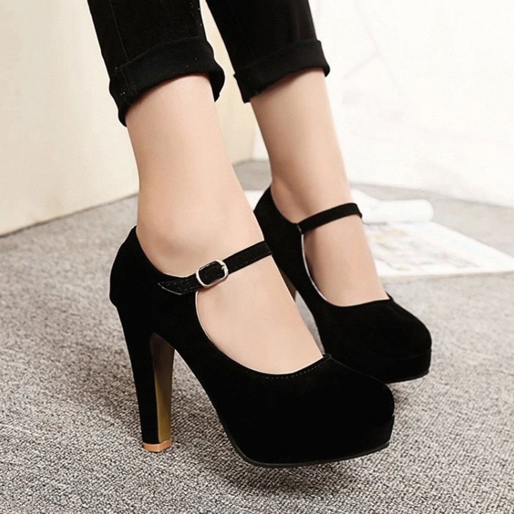 sapato de salto quadrado