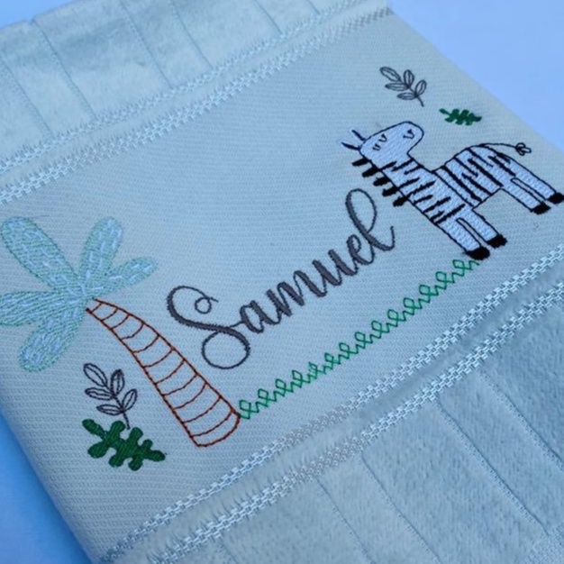 Toalha Para Bebê Personalizada Bordada Zebrinha e Coqueiro