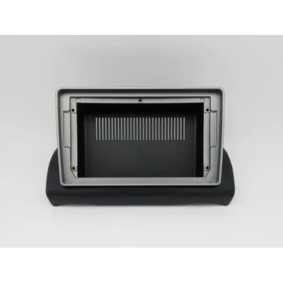 Moldura 9" Fiat Argo Cronos 17/22 p/ MP5 - Preta c/ Friso Prata