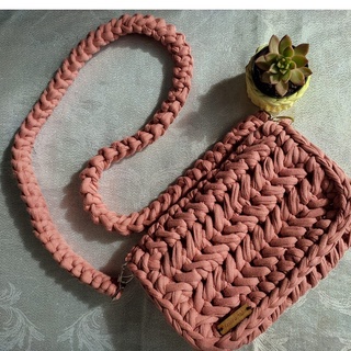 Bolsa croche/ Bolsa crochet em Fio de malha/Bolsa de ombro  Bolsa Tiracolo/ Bolsa alça longa/Bolsa com fecho de botão imantado/Bolsa de passeio/Bolsa de crochê Moderno