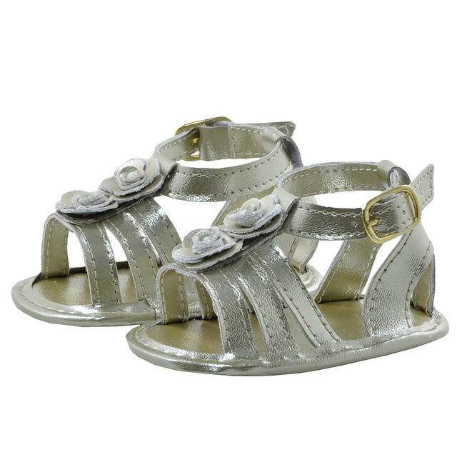 Sapatinho de Bebê Bicho de Pé - Sandália Feminina c/ Fivela E Laços de Florzinhas - Sintético - Ouro Light