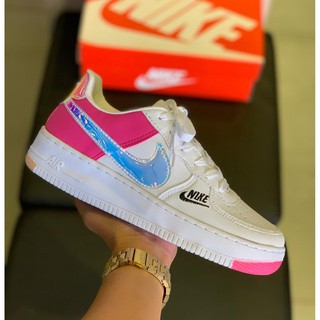 Tênis nike air force branco c/ rosa - holográfico feminino n°34,35,36,37,38  e 39 super estiloso e confortável - oferta loja em promoção!!! / tênis  feminino air force 1 holografico lançamento