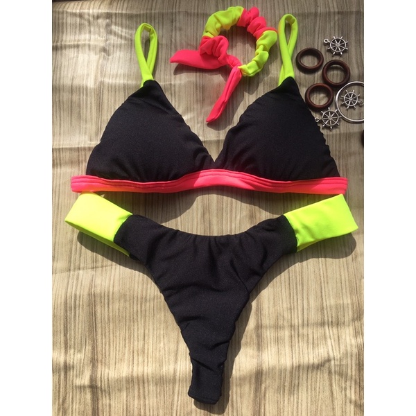 Biquíni Letícia - preto com rosa e amarelo neon - bojo removível, calcinha semi fio - alça com regulagem
