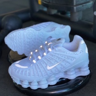 Tênis Nike Shox 12 Molas Refletivo Feminino e Masculino Branco/Branco