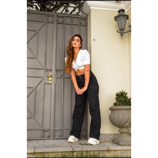 calça Wide leg pantalona feminino preta com bolsa de lado wissam jeans