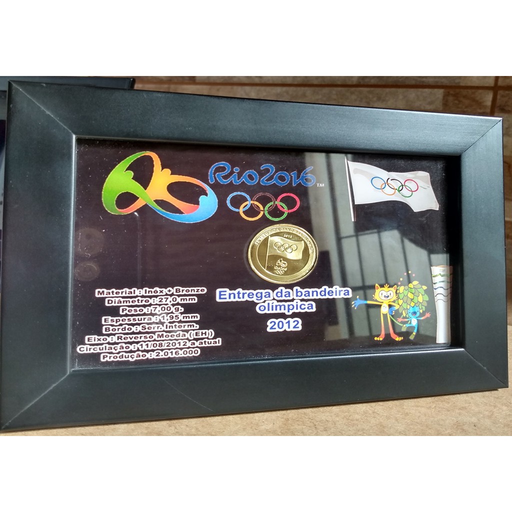 Moeda entrega da bandeira medalha banhada  27mm no quadro expositor