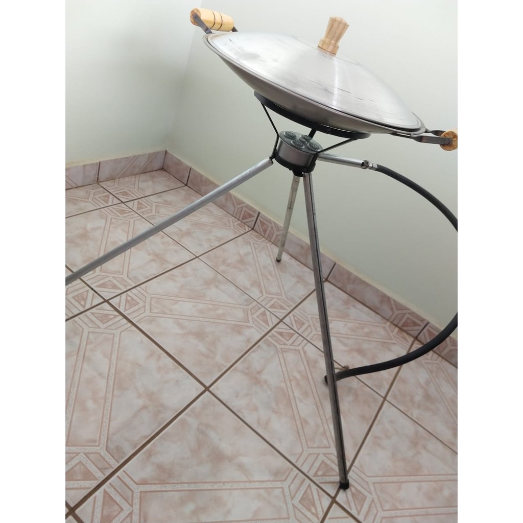 Tacho Disco de Arado 38cm Feito Em Aço Carbono e Tampa de Alumínio Tripé Removível Com Fogareiro  Flex Gás/Álcool