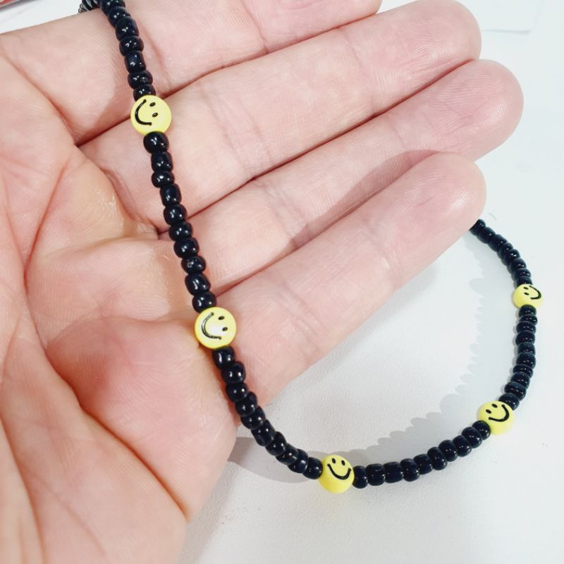 colar de Miçangas preto com Smile Amarelo Choker preto com Smile Amarelo Novidade Verão
