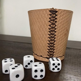 Jogo de Bozó Tabuleiro Cartas Dadinho Copo De Couro com Dados