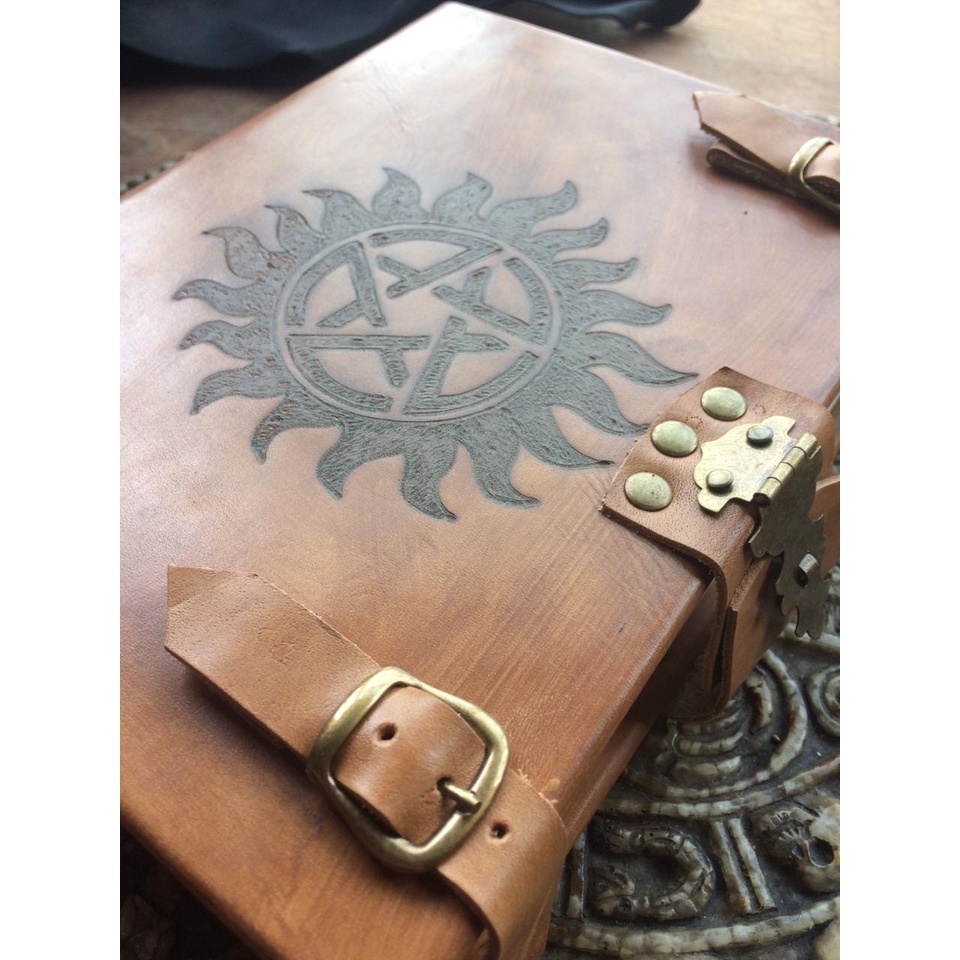 Grimório Livro das Sombras Sketchbook - A4 200 Folhas - Supernatural Com Fivelas e Fecho Lateral