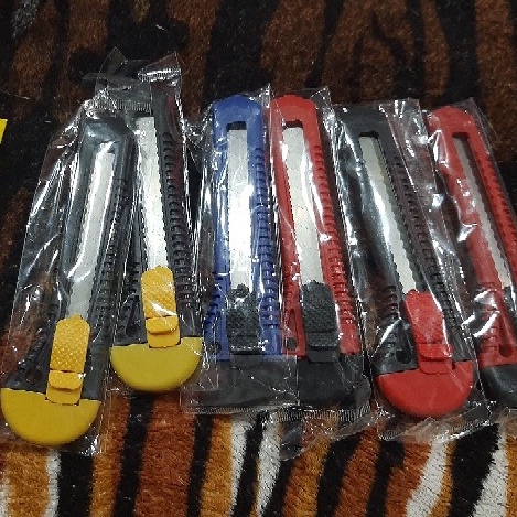 Estilete / Manuseio com corte preciso