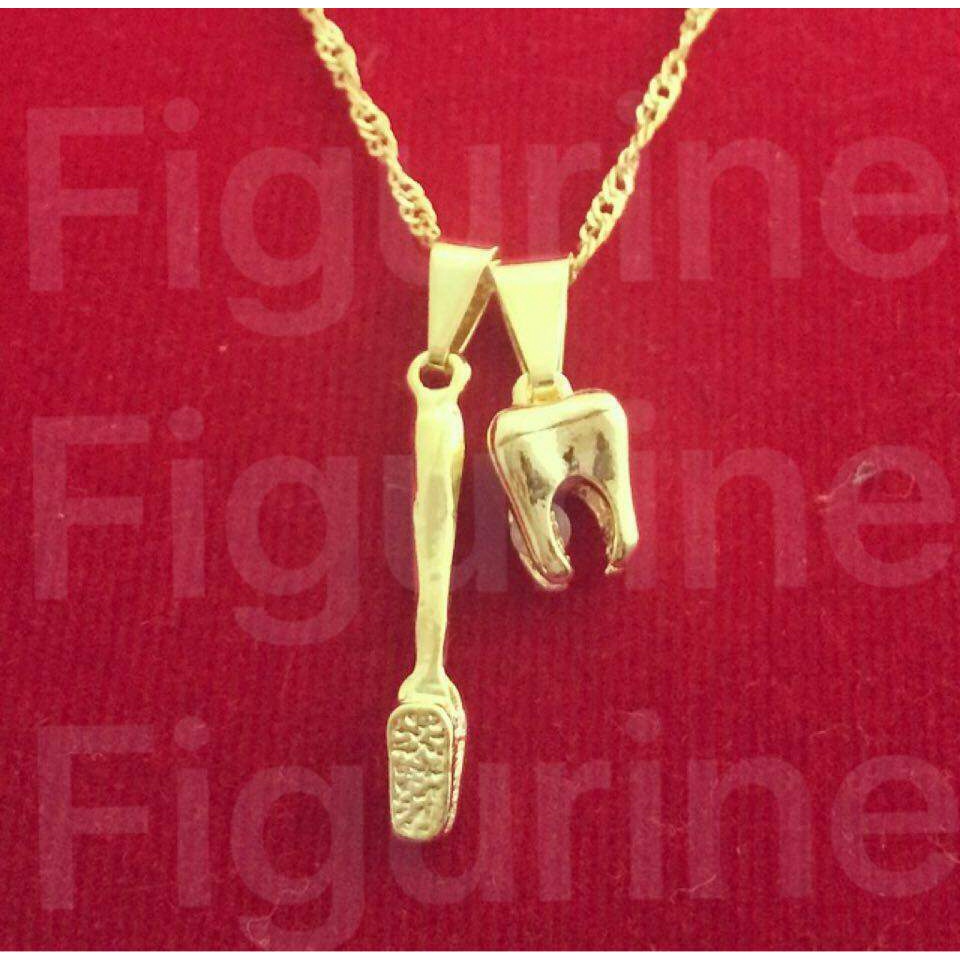 COLAR COM PINGENTE DE DENTISTA / DENTE E ESCOVA DE DENTE / FOLHEADO OURO