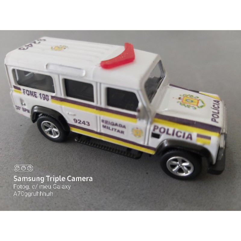 viatura landcrover defender brigada Militar do Rio Grande do Sul marca welly escala 1.64 TAMANHO 7cm produto novo