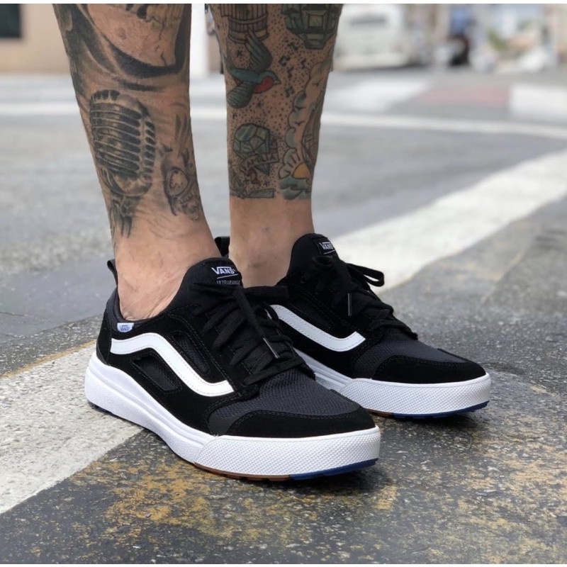 Vans store esportivo preto