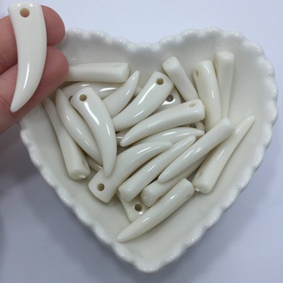 Pingente Dente de Sabre 3,4cm x 1cm 10 unidades Para Pulseiras e Colares
