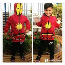 Blusa de frio / casaco infantil com capuz-máscara .