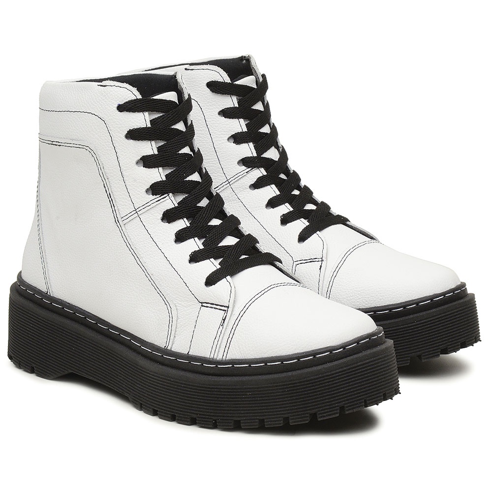 Bota Coturno Cano Curto em Couro Haldrys com Cadarço e Detalhe em Costura