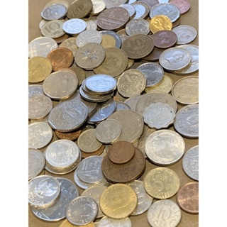 Lote 10 moedas estrangeiras variadas sem repetir em Oferta na Shopee