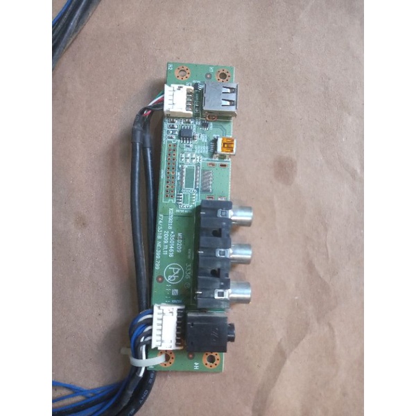 PLACA AV/USB LATERAL TV SEMP TOSHIBA LC3246(A)WDA cód msd209 *35014616
