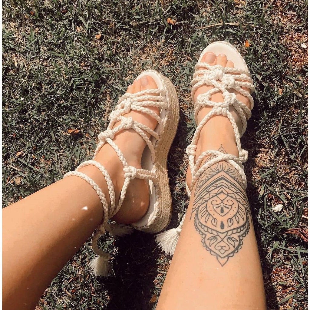 Sandália Flatform em Corda Natural Preta, Off white, amarela e Caramelo Moda Verão de Amarrar no tornozelo