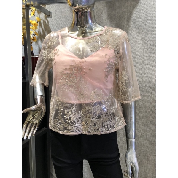 Camiseta Feminina Blusa T-shirt Tule com Flores Bordadas  Acompanha cropped com bojo  Forro Importado Ref:TY1019