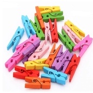 Mini Prendedor De Madeira Natural ou colorido Tam: 2.5cm em Oferta na Shopee