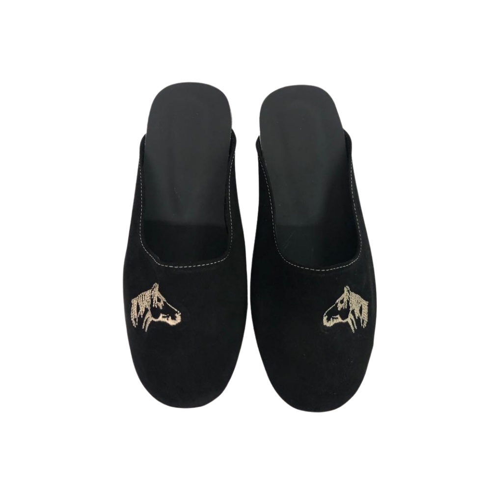 Chinelo Alpargata Nobuck Preto Bordada Cavalo Crioulo Original 100% Couro Natural Tradicional Antiderrapante Gaúcho Da Fronteira Para Usar No Dia A Dia Ref: 012