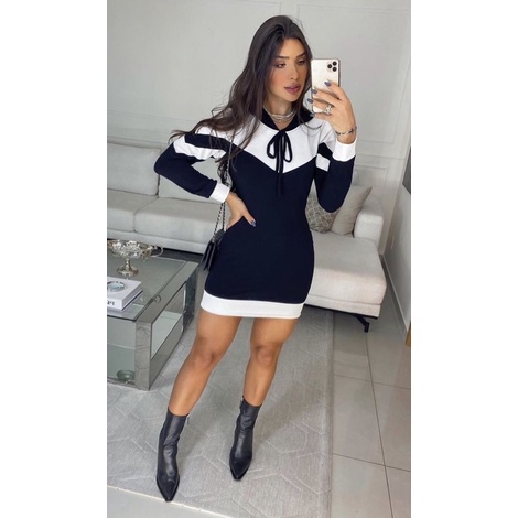 Vestido Feminino com Capuz Malha Crepe
