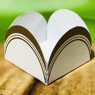 50  forminha 4 Pétalas para doces COR FRANCESINHA  OURO 10.78 em Oferta na Shopee