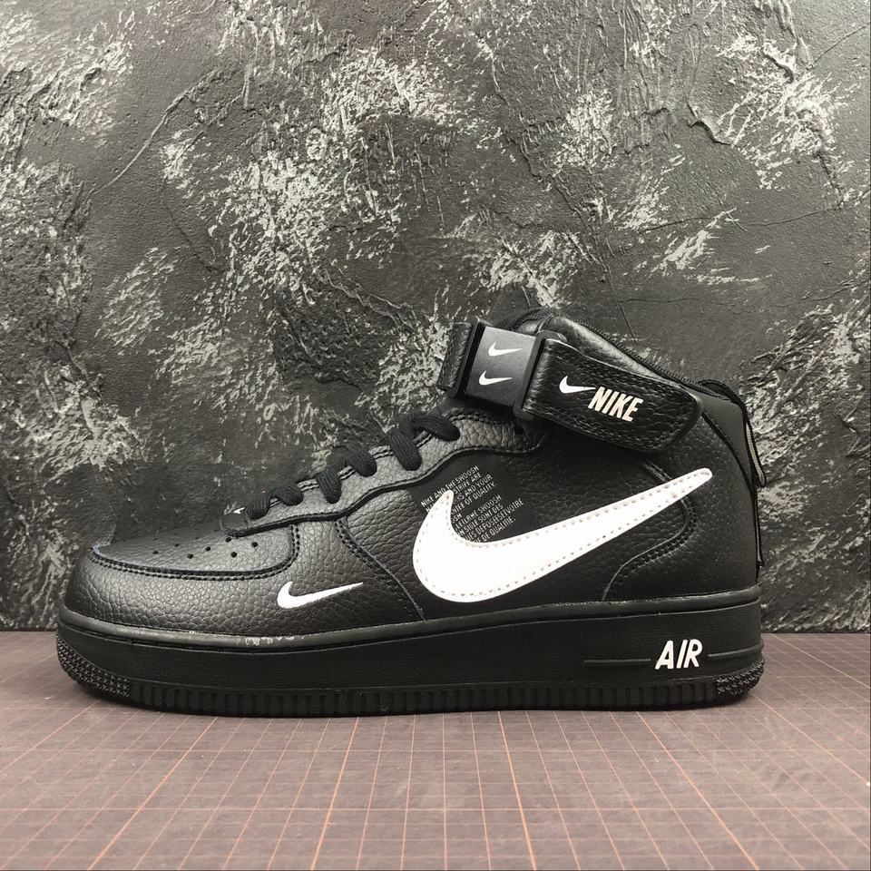 Найк форсы мид. Nike Air Force 1 lv8 Black. Nike Air Force 1 07 черные. Найк АИР Форс 1 07 lv8. Nike Air Force 1 черно белые.